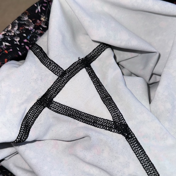 Lululemon workout Leggings size 4 - Picture 6 of 6